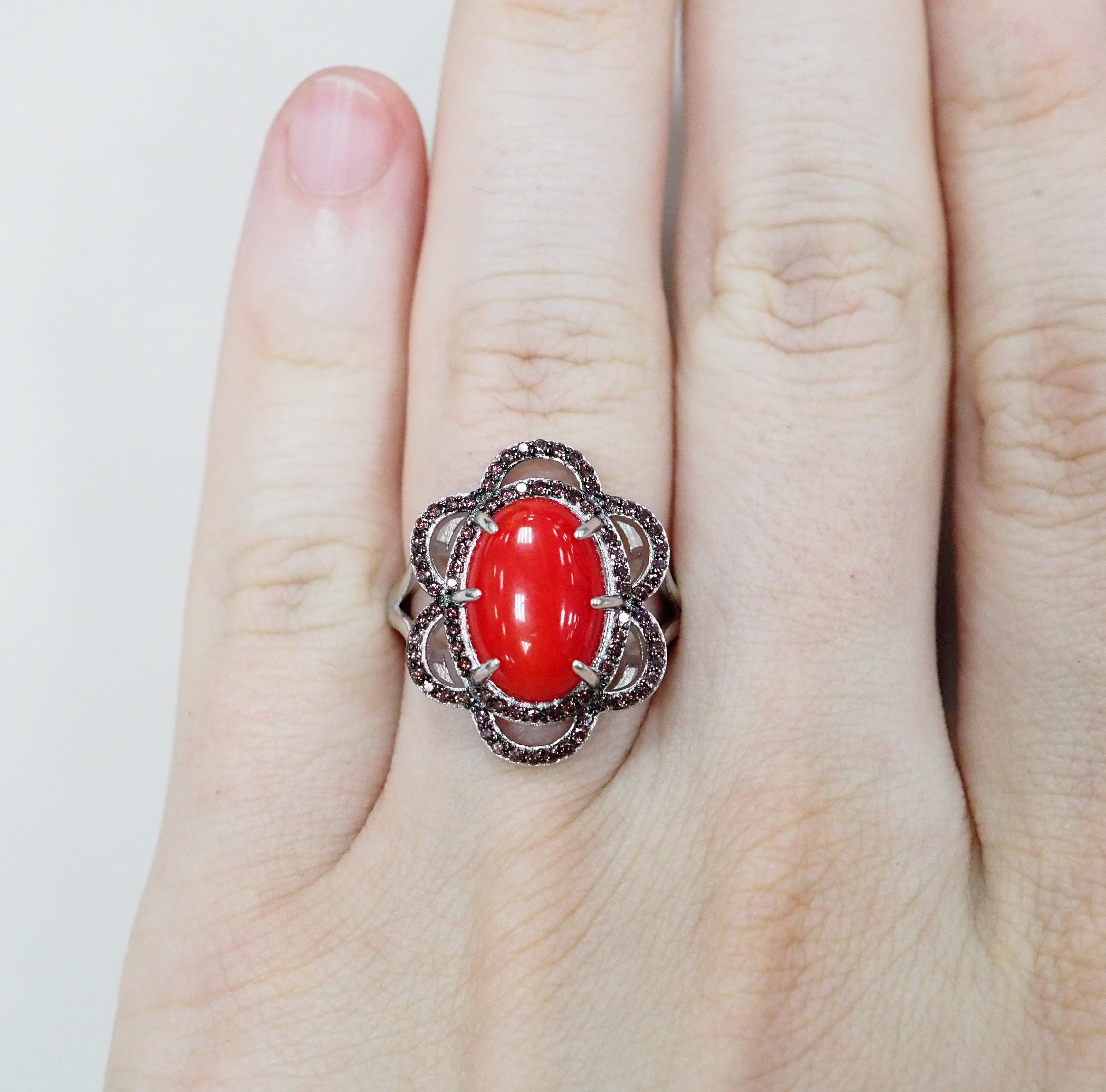 Серебряное кольцо с кораллом